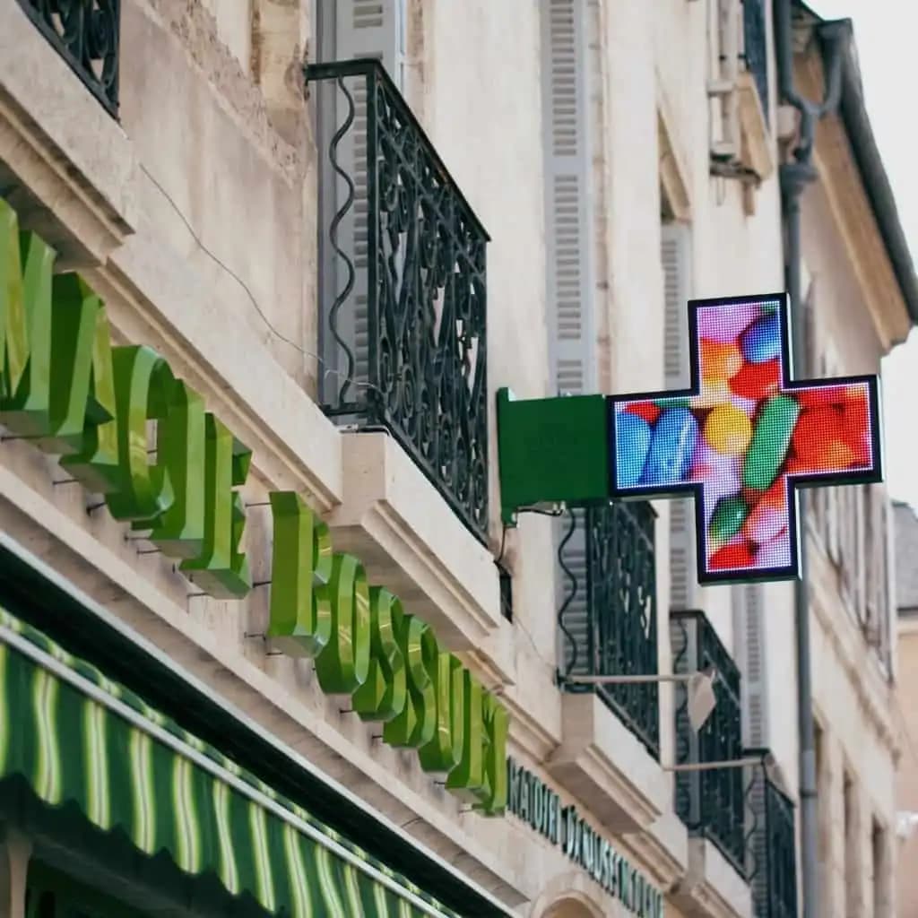 Croce a LED fullcolor con grafica a colori