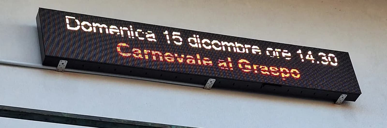 Display a LED a colori con il logo dell’Associazione Amici del Graspo de Ua