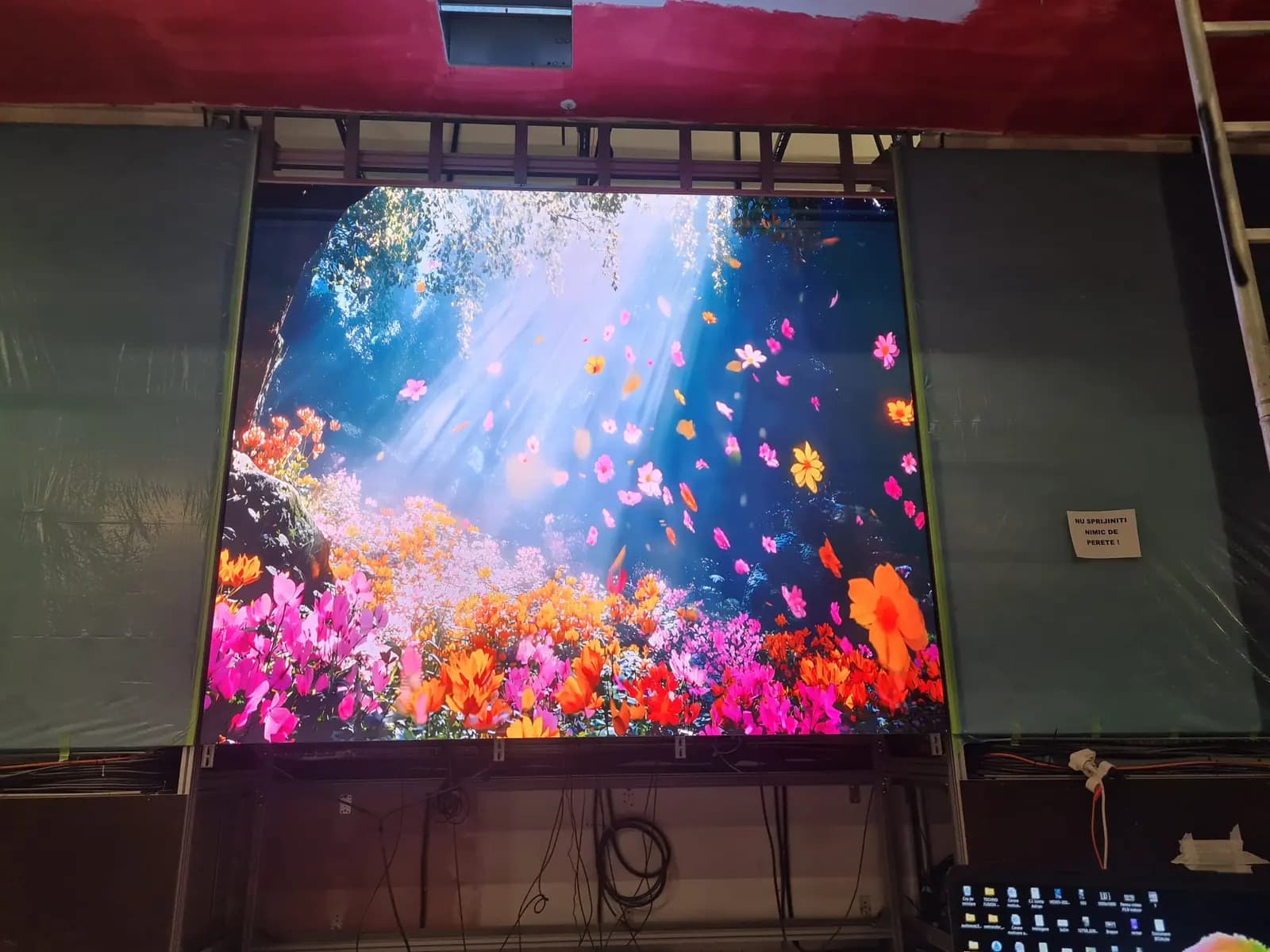 Ledwall indoor passo 1,5 da 3 × 2,5 metri acceso
