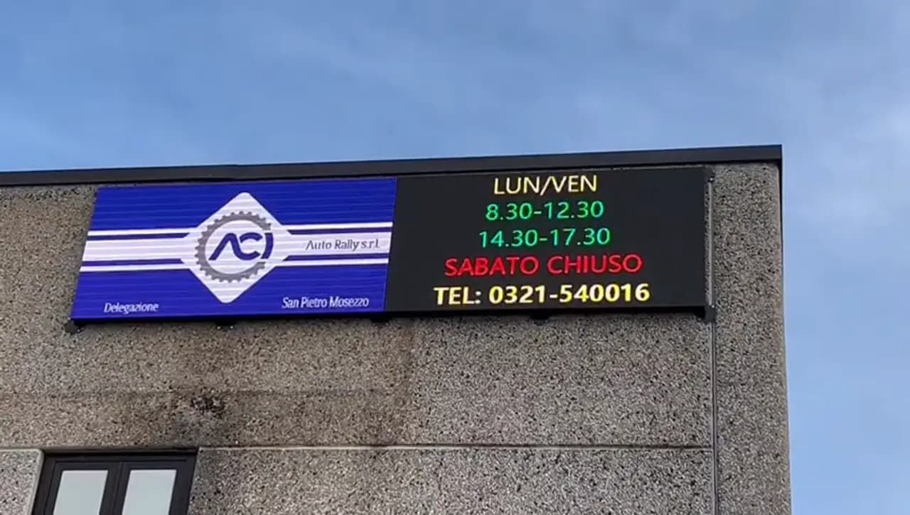 Video del ledwall passo 6,25 da 4 × 1,5 metri